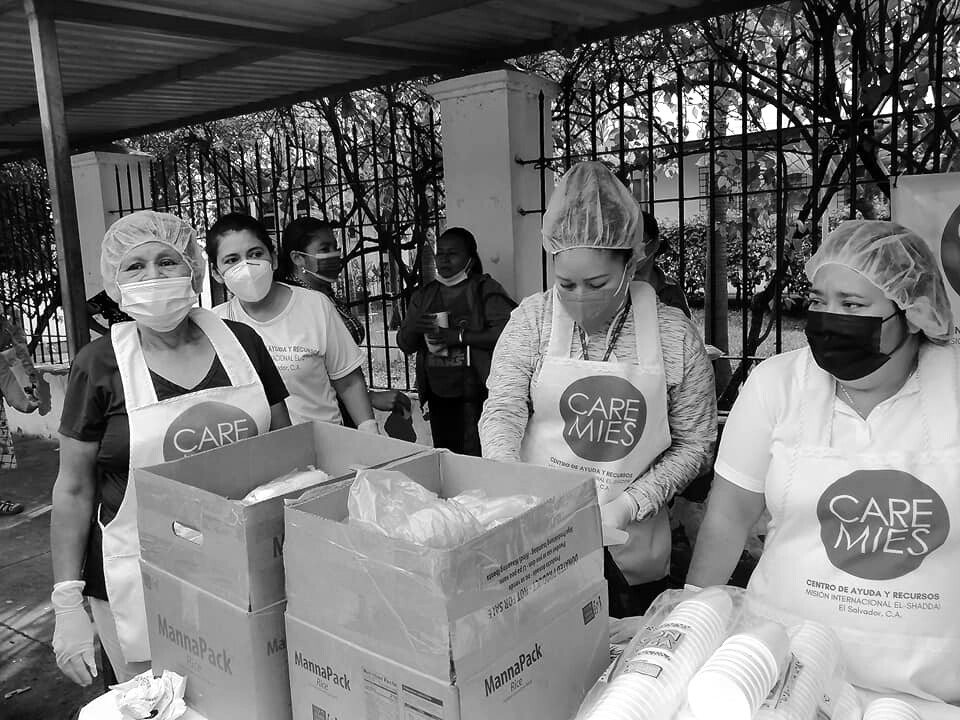 CARE MIES team preparing food assistance in El Salvador
